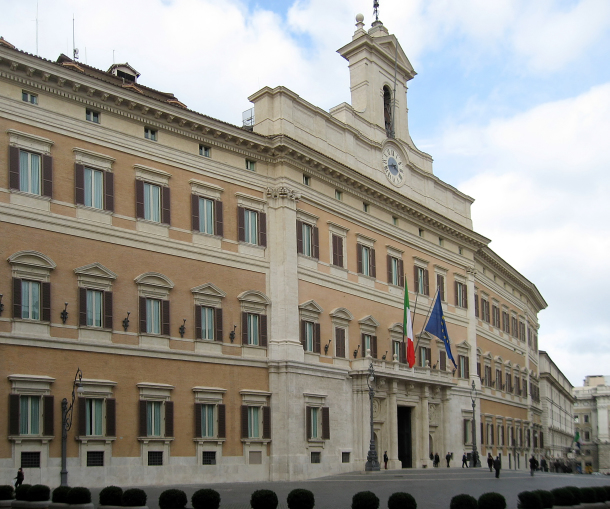 Reportage da Montecitorio/2 Una commedia in attesa della vera partita